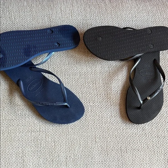 Havaianas Navy and Black Flip Flops
Swarovski Crystals on Black - Picture 4 of 4